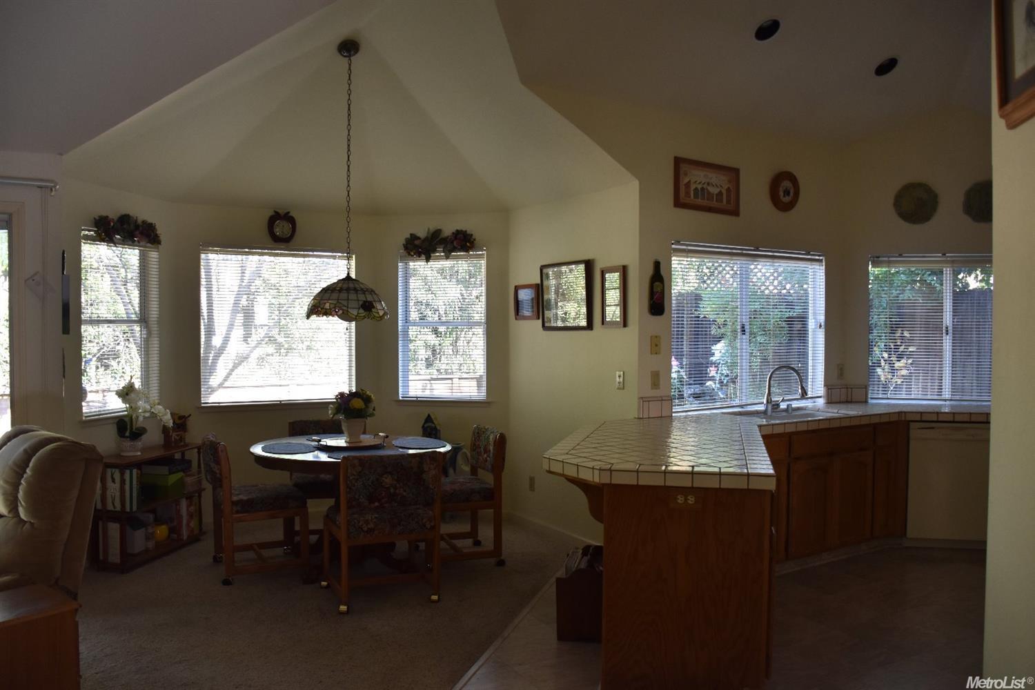 5217 Willow Park Ct, Carmichael, CA 95608 photo 4