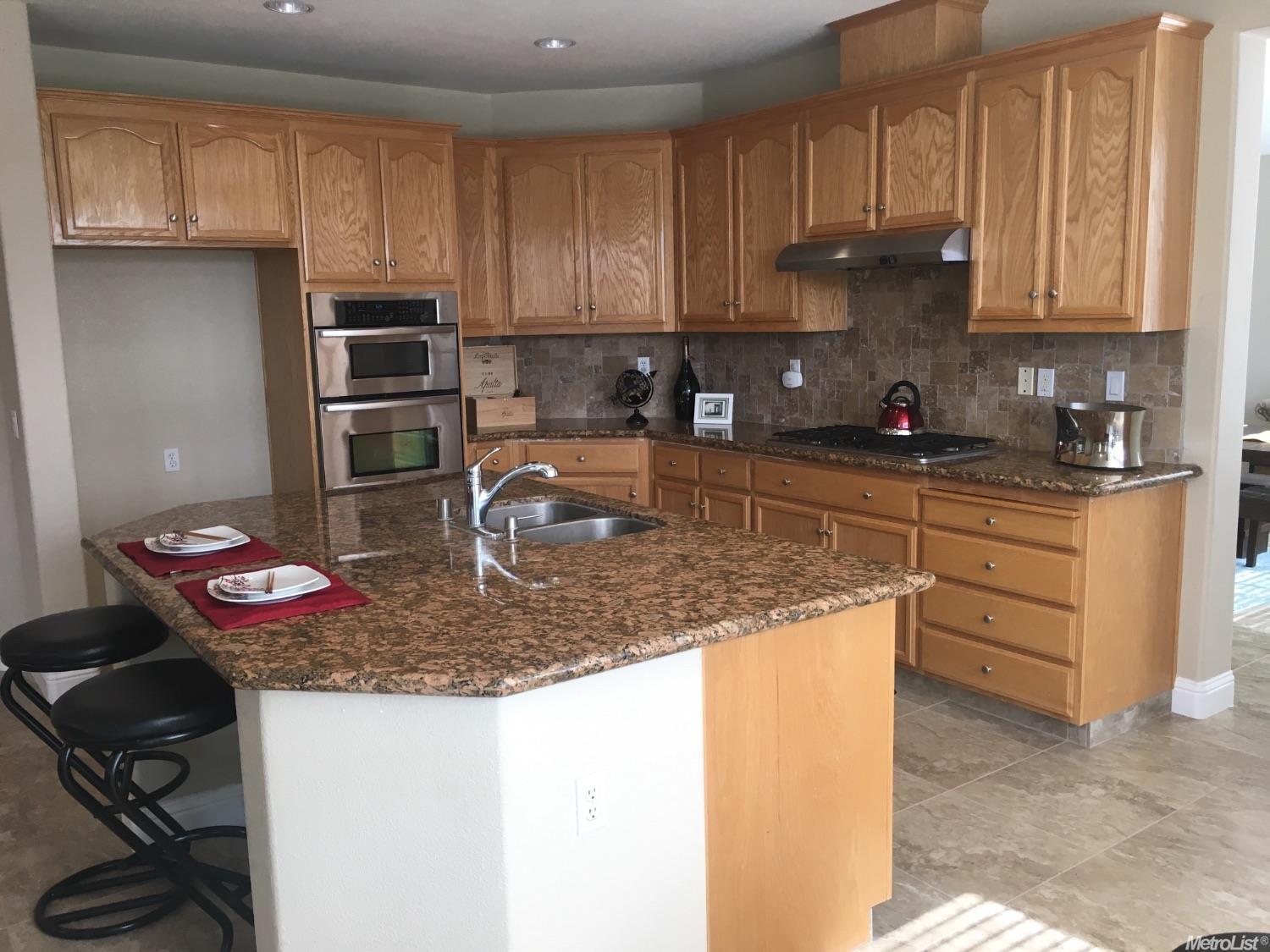 662 Otis Dr, Ripon, CA 95366 photo 4