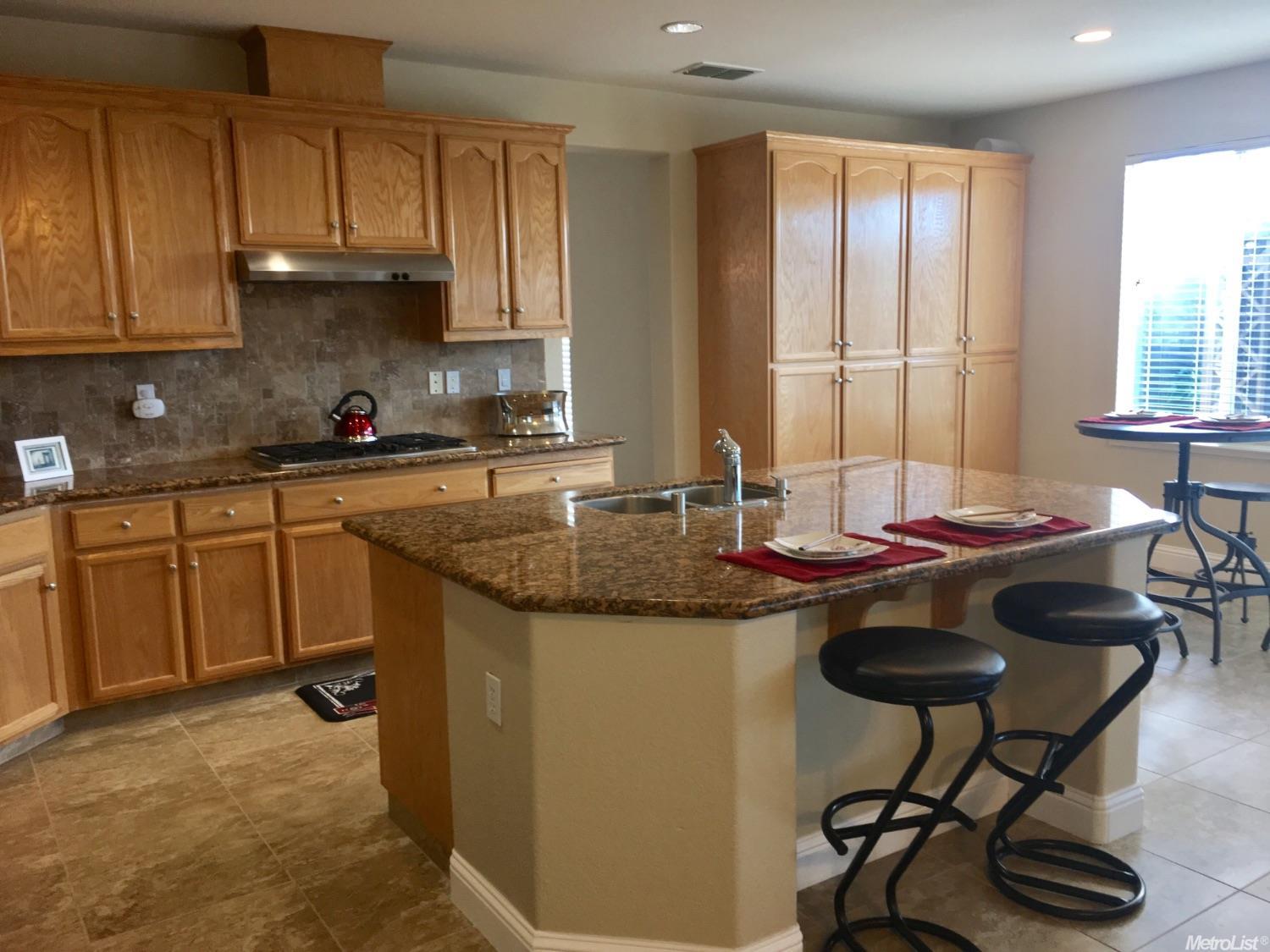 662 Otis Dr, Ripon, CA 95366 photo 3