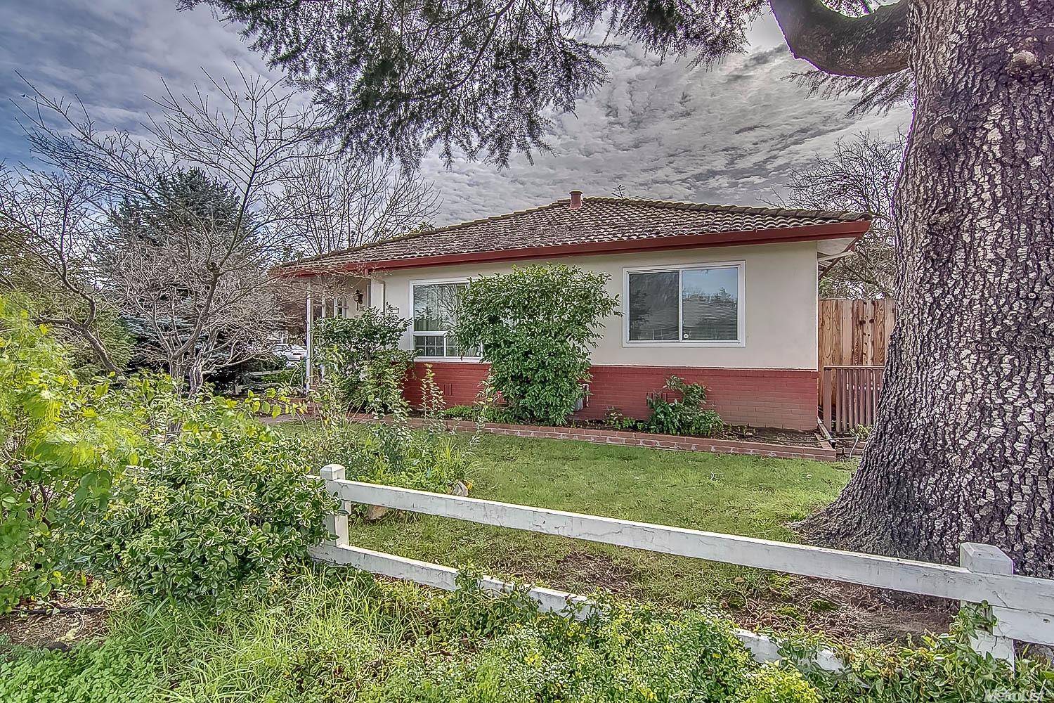 1700 W Pine St, Lodi, CA 95242 photo 2
