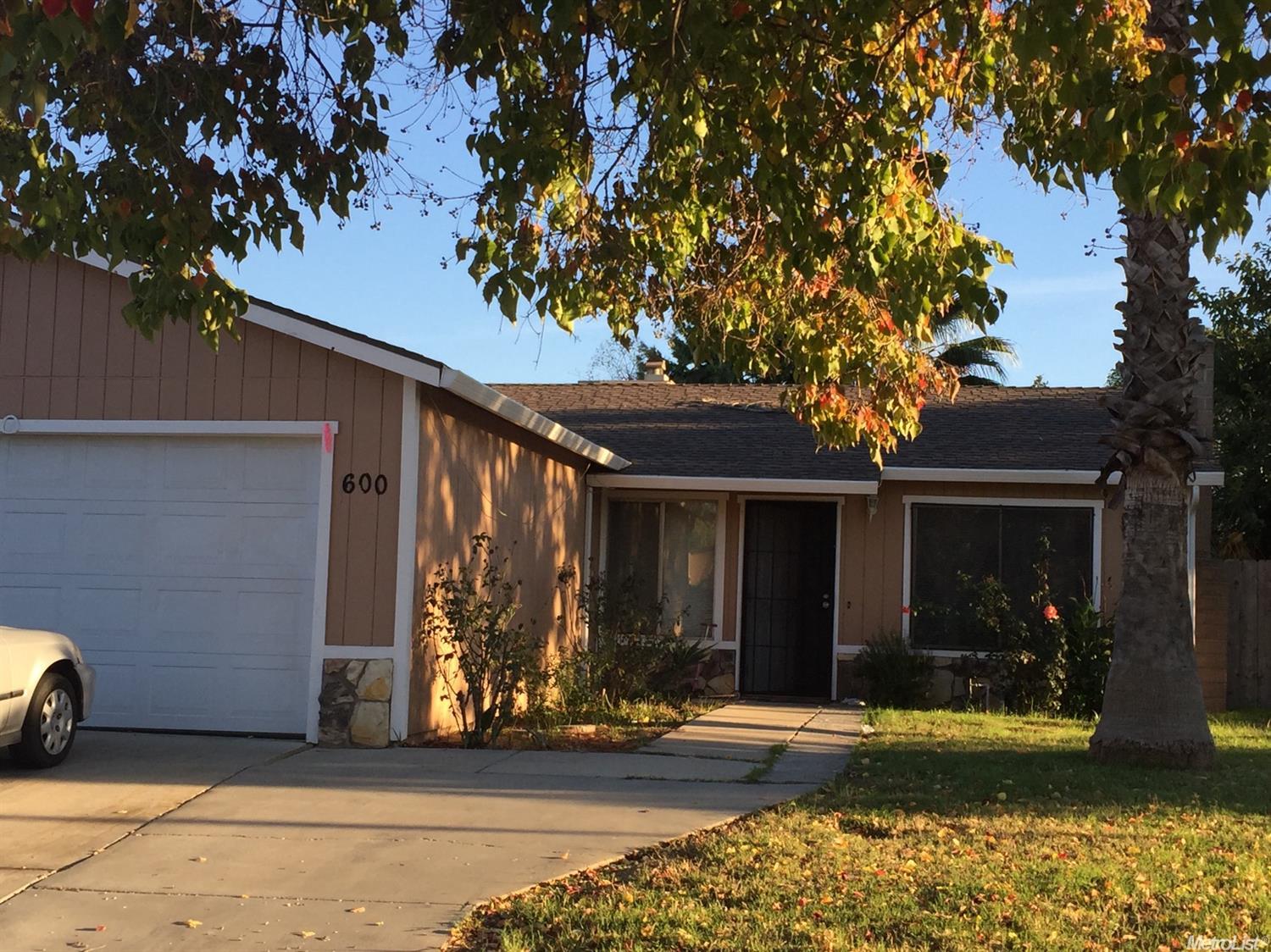 600 Loreli Ln, Patterson, CA 95363 photo 1