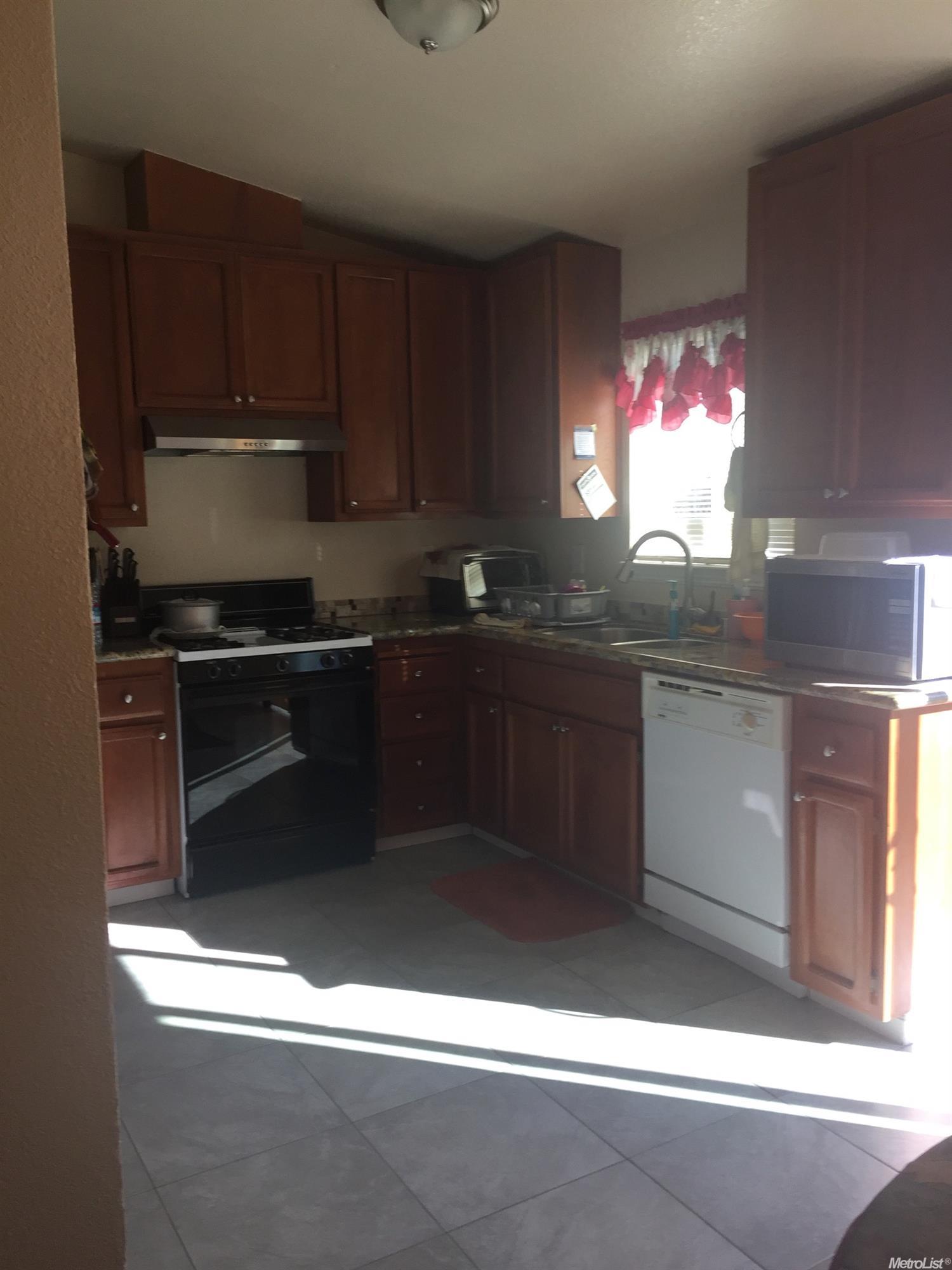 174 Brook Hollw, Patterson, CA 95363 photo 3