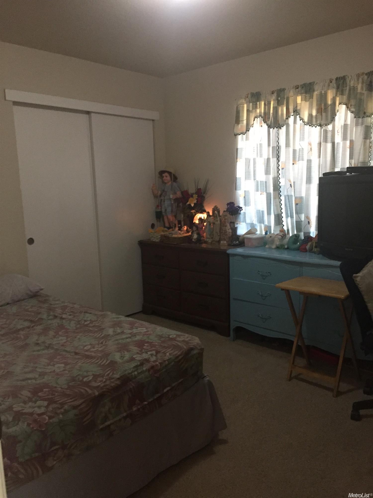 174 Brook Hollw, Patterson, CA 95363 photo 5