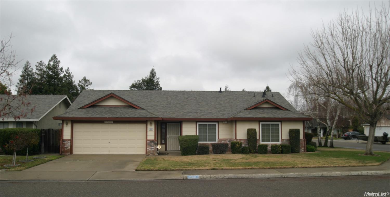1801 E Chamberlain Dr, Turlock, CA 95382 photo 2
