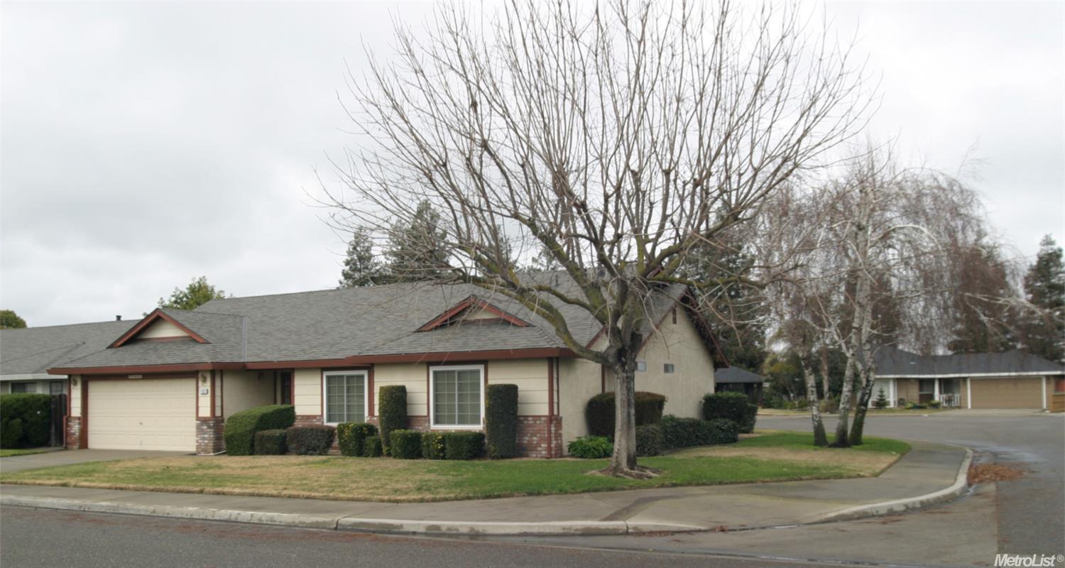 1801 E Chamberlain Dr, Turlock, CA 95382 photo 3