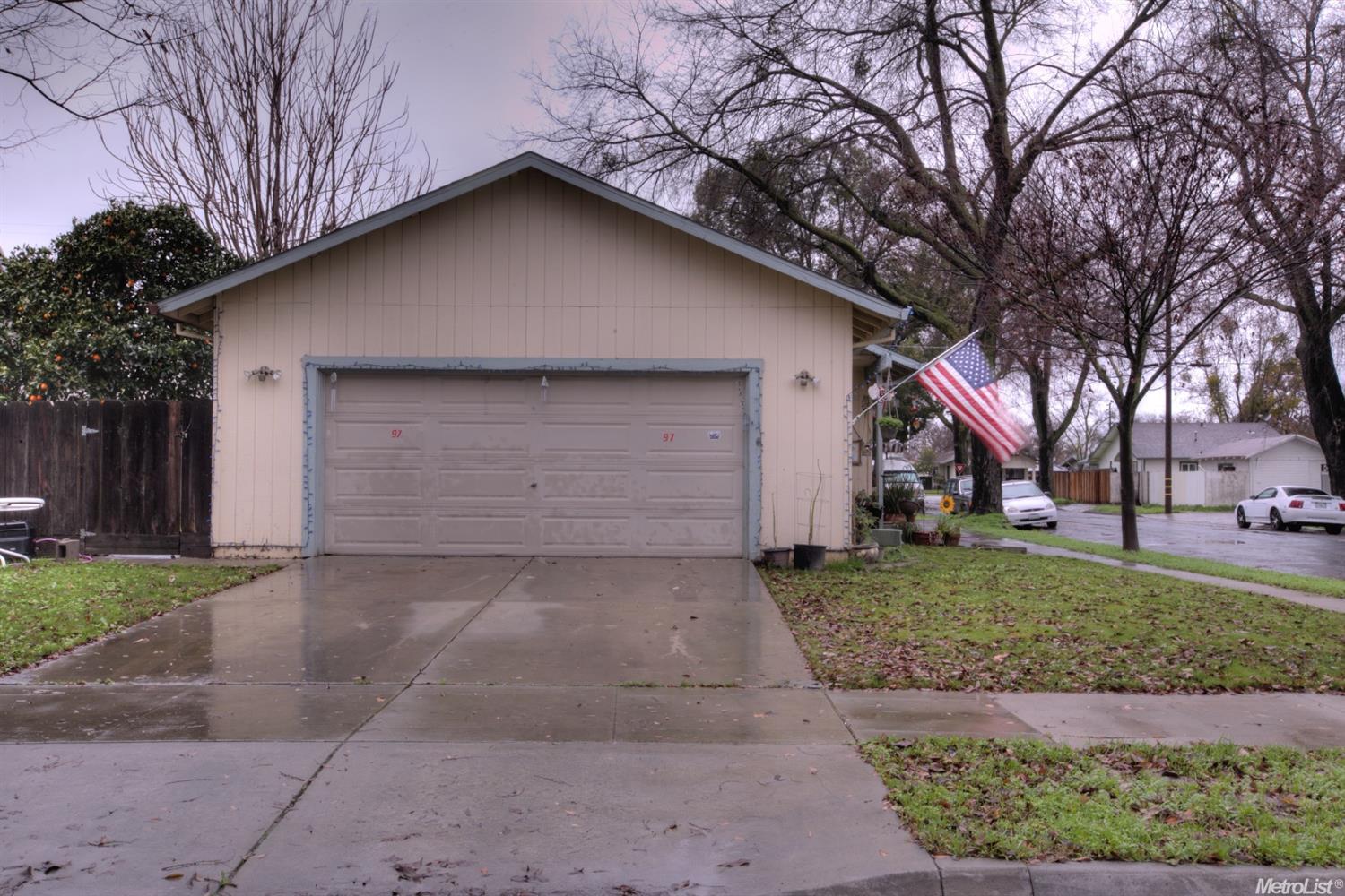 608 Center St, Modesto, CA 95351 photo 2