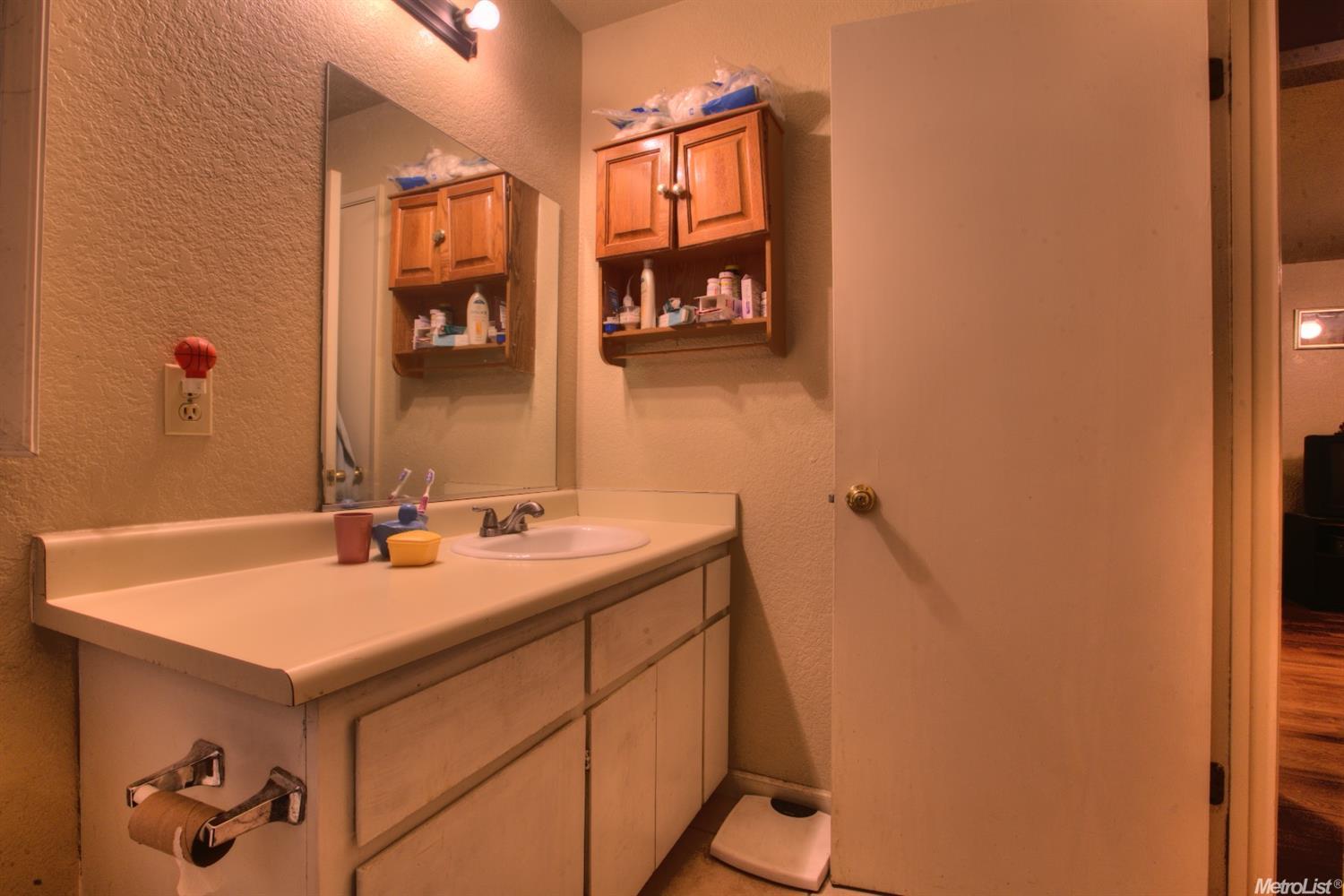608 Center St, Modesto, CA 95351 photo 7