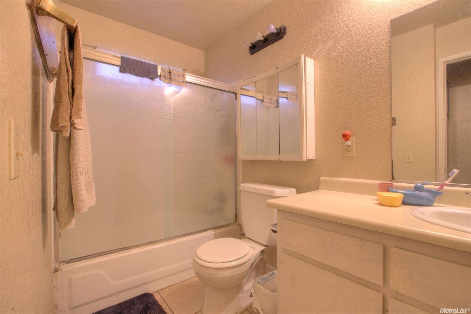 608 Center St, Modesto, CA 95351 photo 8