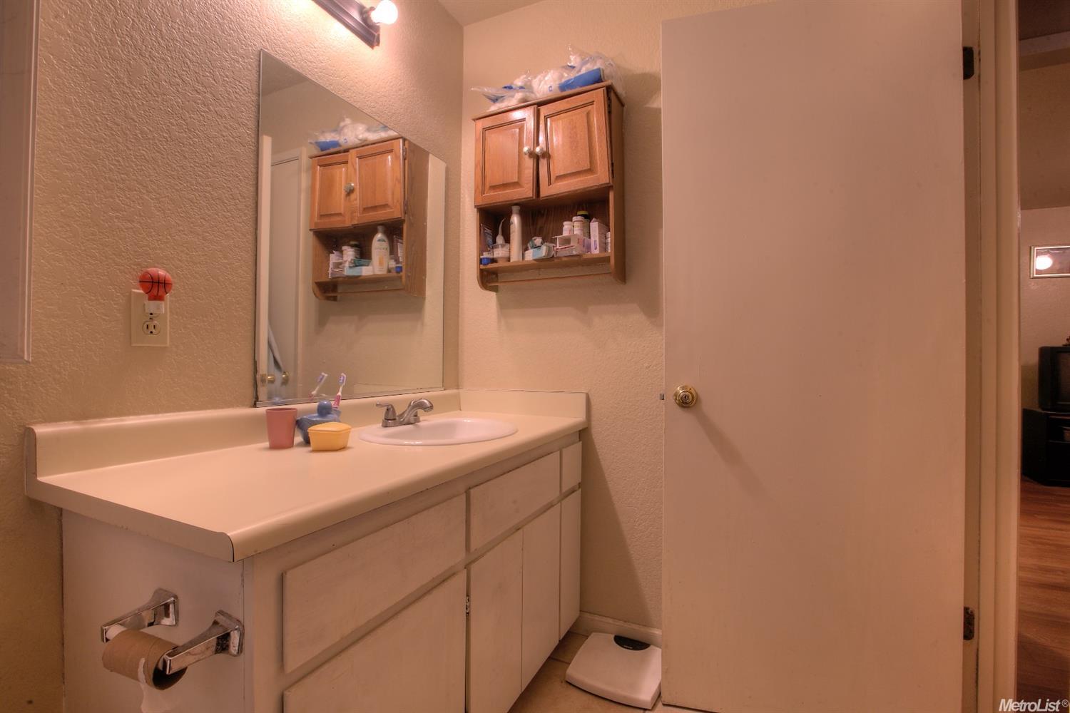 608 Center St, Modesto, CA 95351 photo 18