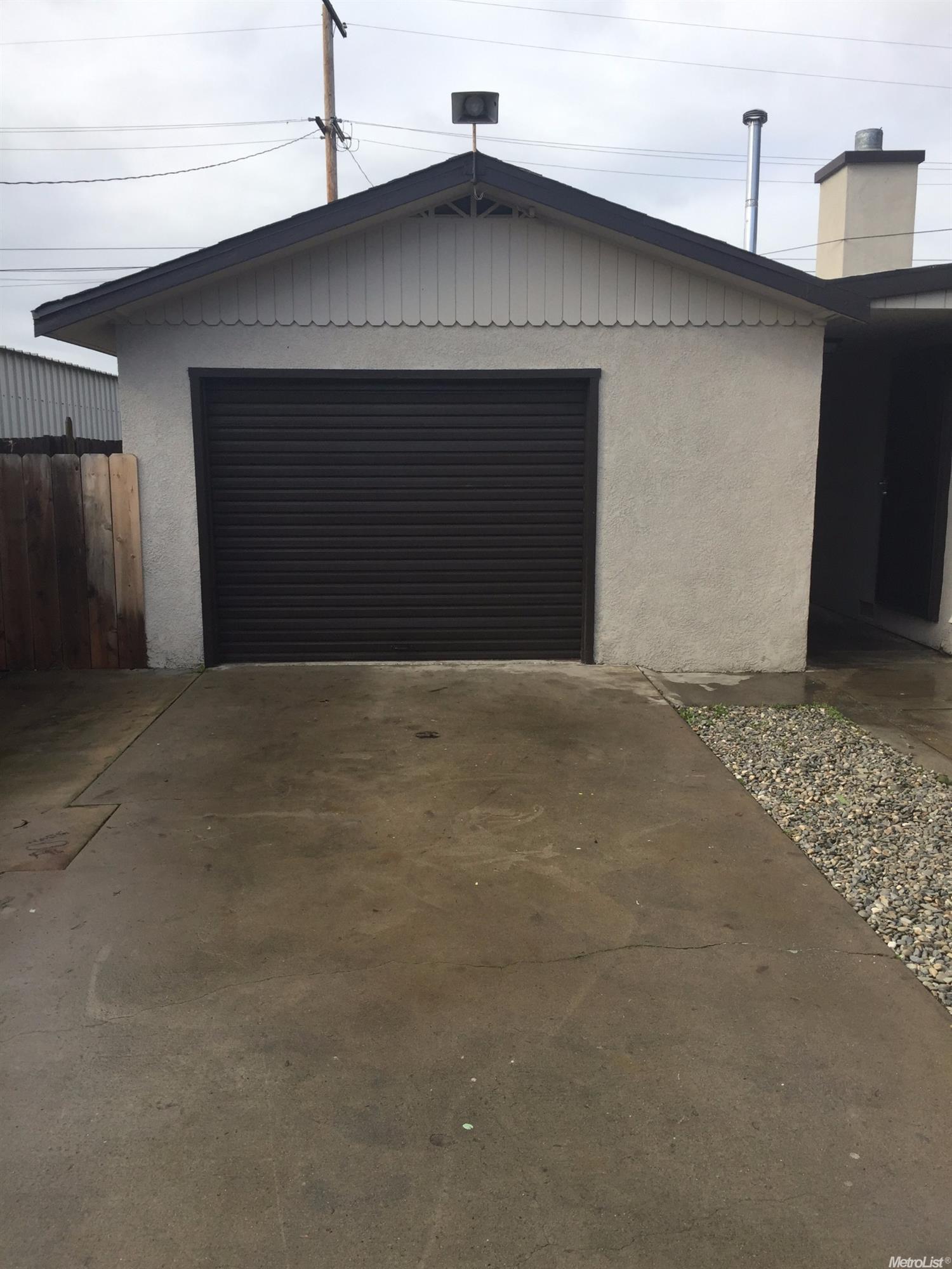 1525 Grape Ave, Modesto, CA 95350 photo 3