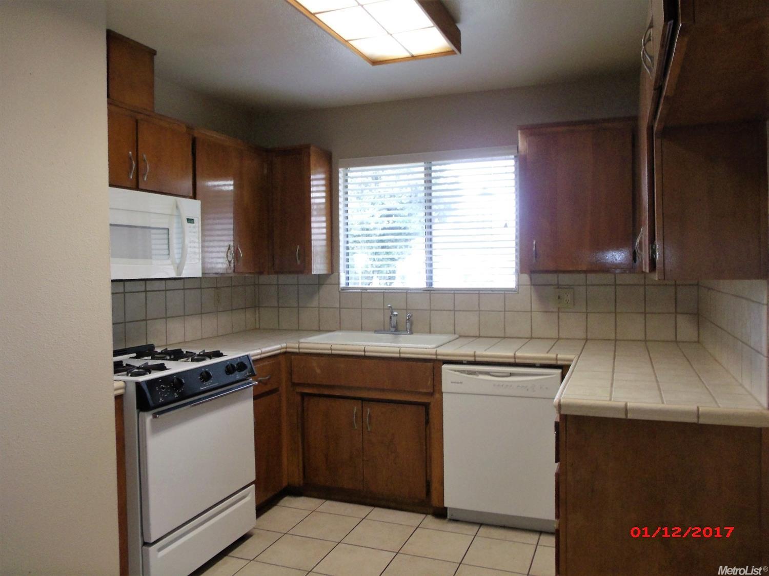 1524 Montecito Ave, Modesto, CA 95355 photo 3
