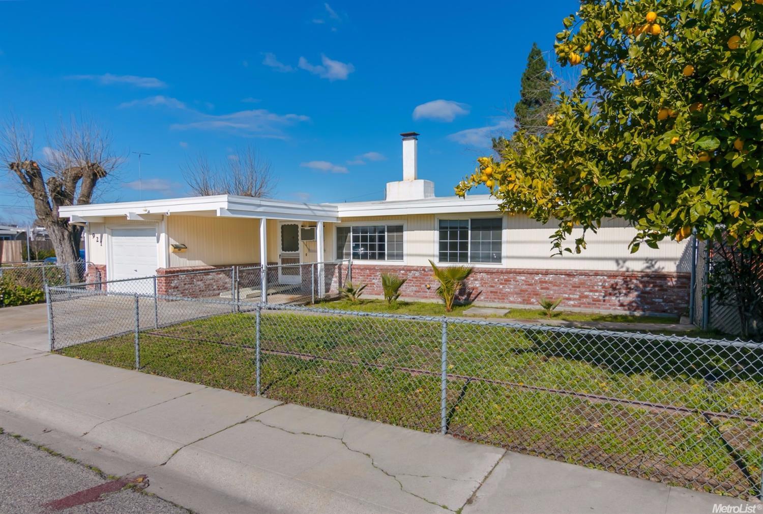 921 Trinity St, Manteca, CA 95336 photo 2