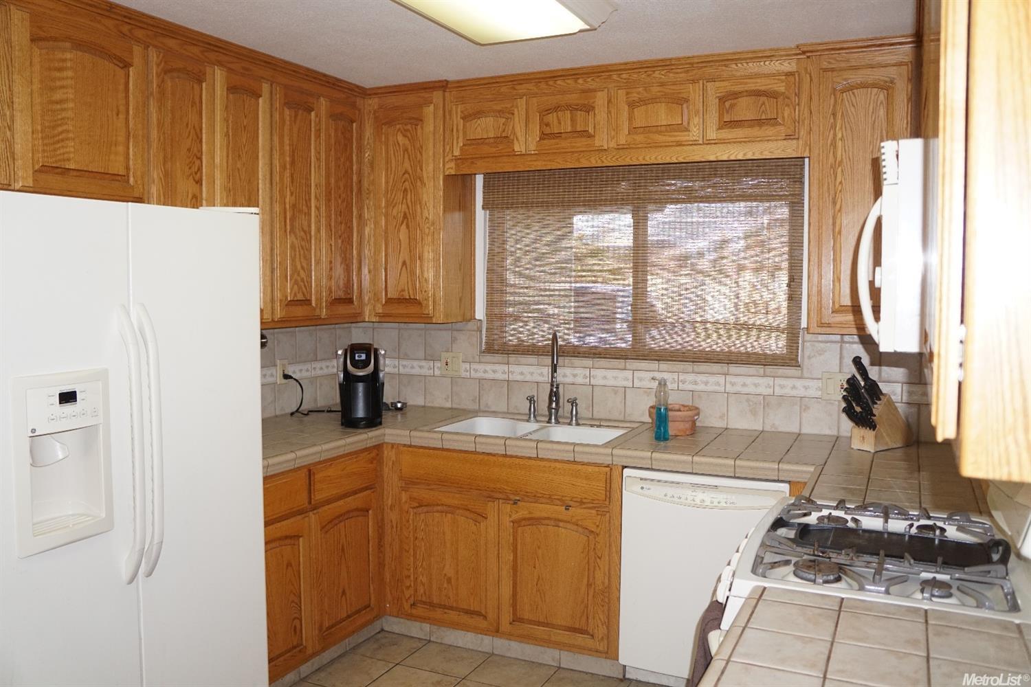 2741 Andre Ln, Turlock, CA 95382 photo 3