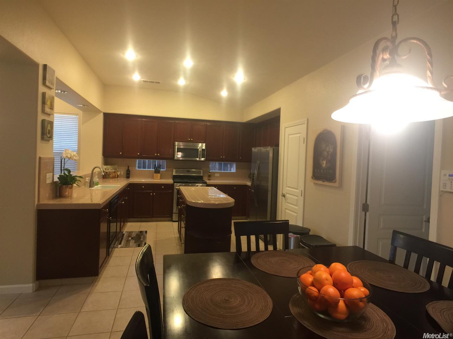 242 Arcadia Pl, Lodi, CA 95240 photo 4