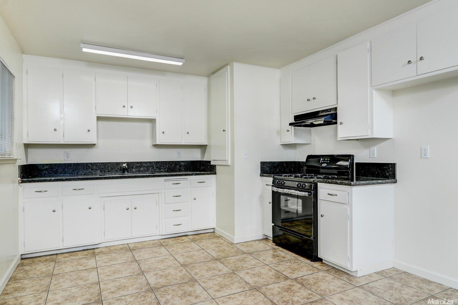 500 Comstock Ct, Modesto, CA 95351 photo 5