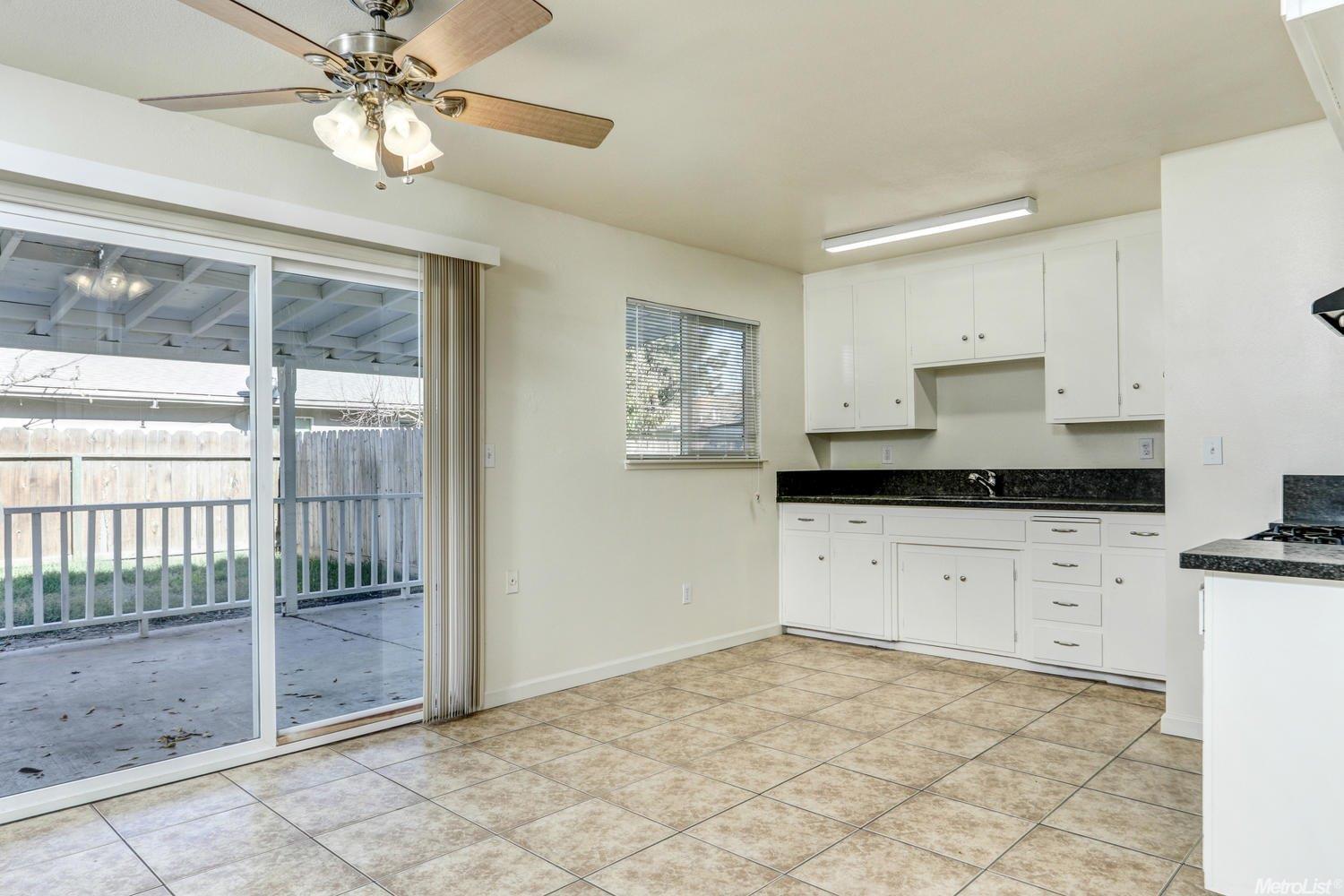 500 Comstock Ct, Modesto, CA 95351 photo 4