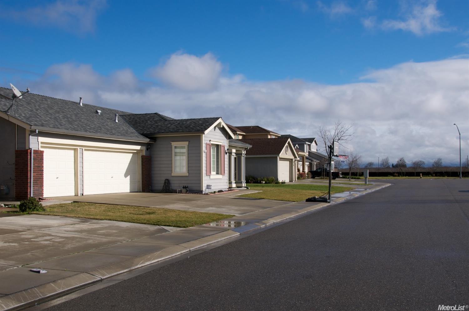 4725 Roberta Ct, Keyes, CA 95328 photo 2