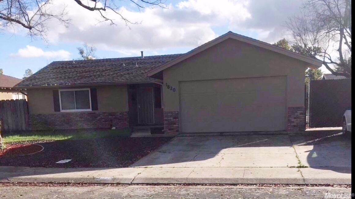 1820 Langton Ln, Modesto, CA 95350 photo 1