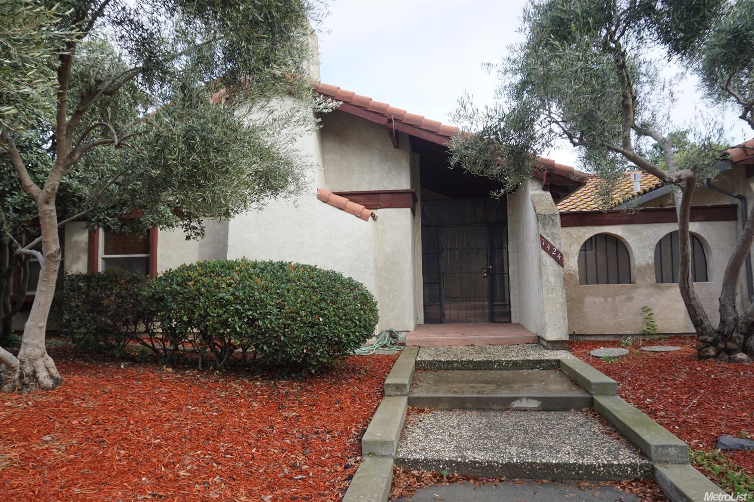 1424 Shoshone Pl, Modesto, CA 95358 photo 2