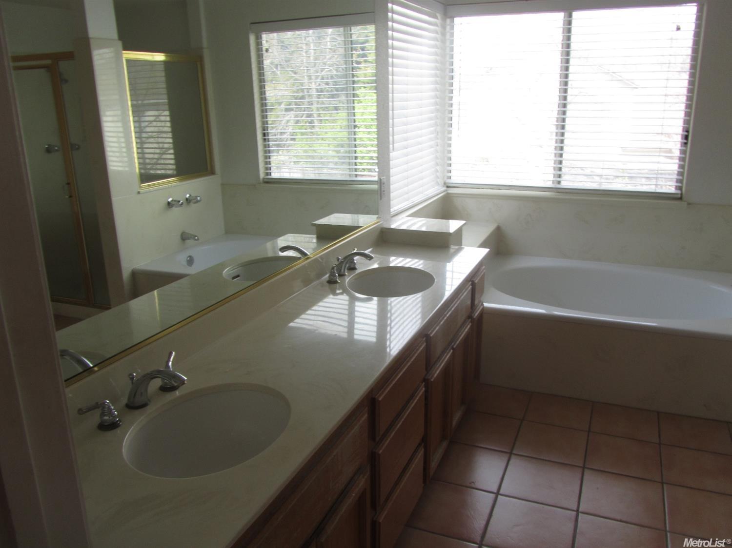 1235 Yorkshire, Tracy, CA 95376 photo 7