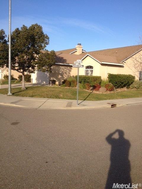910 Golden Oak Dr, Lodi, CA 95242 photo 1