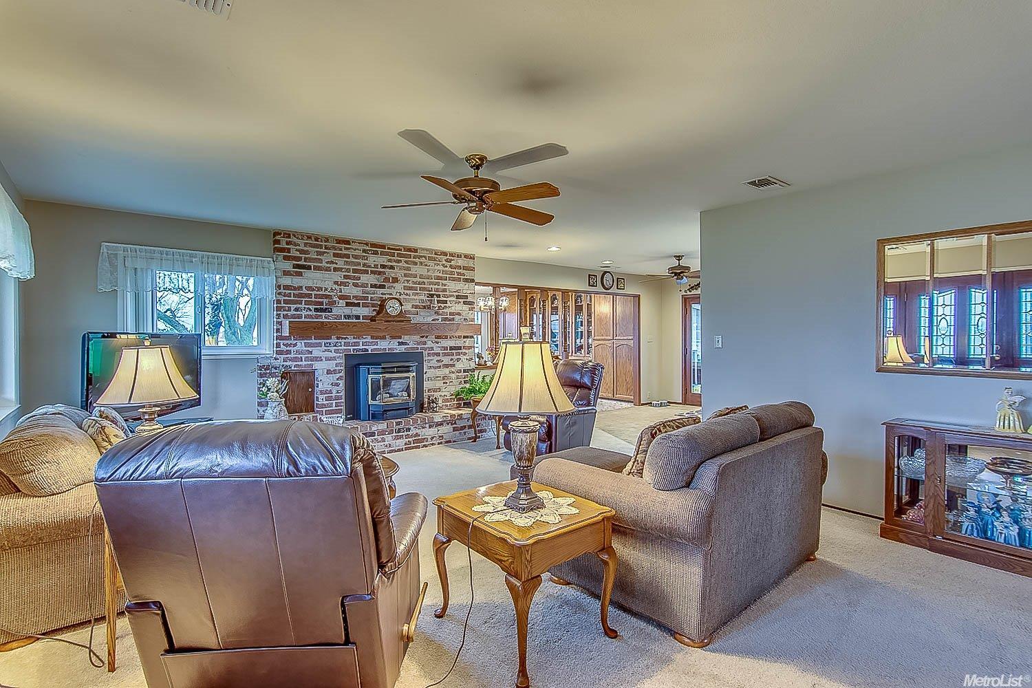 9973 E Underwood Rd, Acampo, CA 95220 photo 5