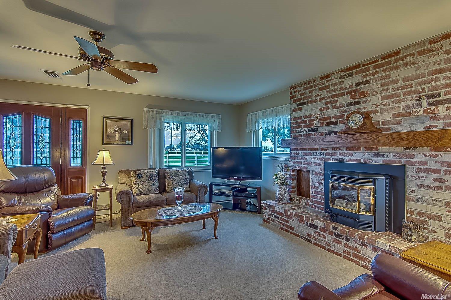 9973 E Underwood Rd, Acampo, CA 95220 photo 4