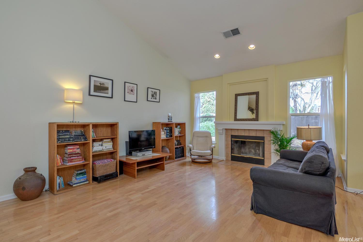1127 Mesquite Dr, Davis, CA 95618 photo 4