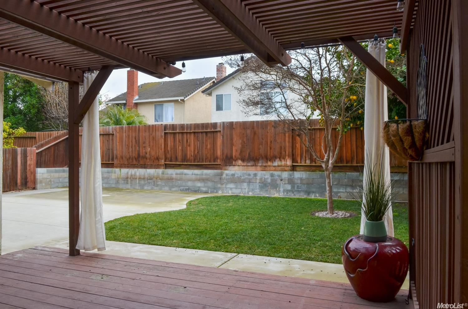 152 Victoria St, Tracy, CA 95376 photo 2
