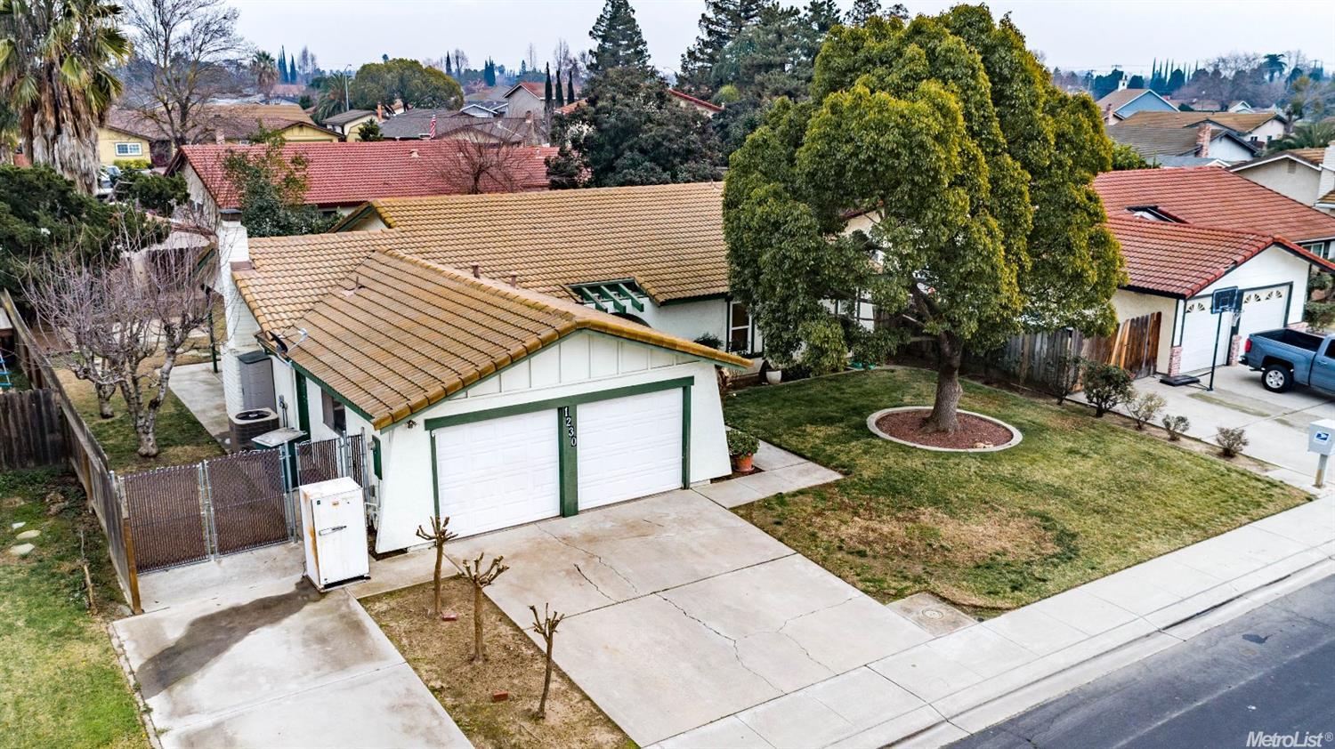 1230 Windsor Pl, Manteca, CA 95336 photo 2