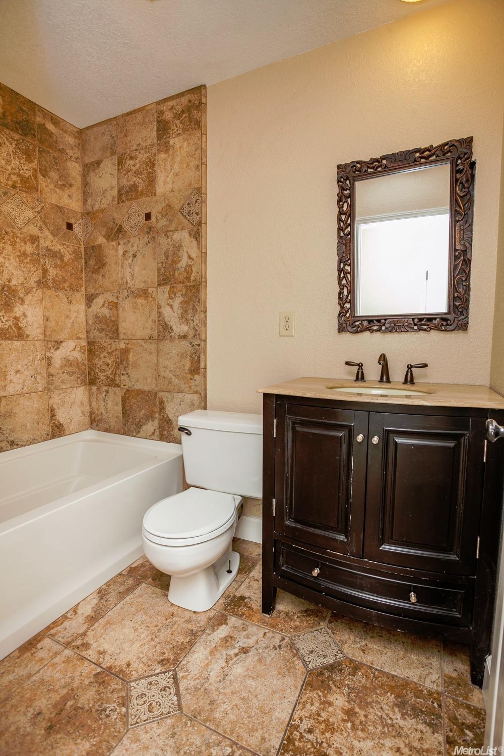 1478 W 4th St, Ripon, CA 95366 photo 8