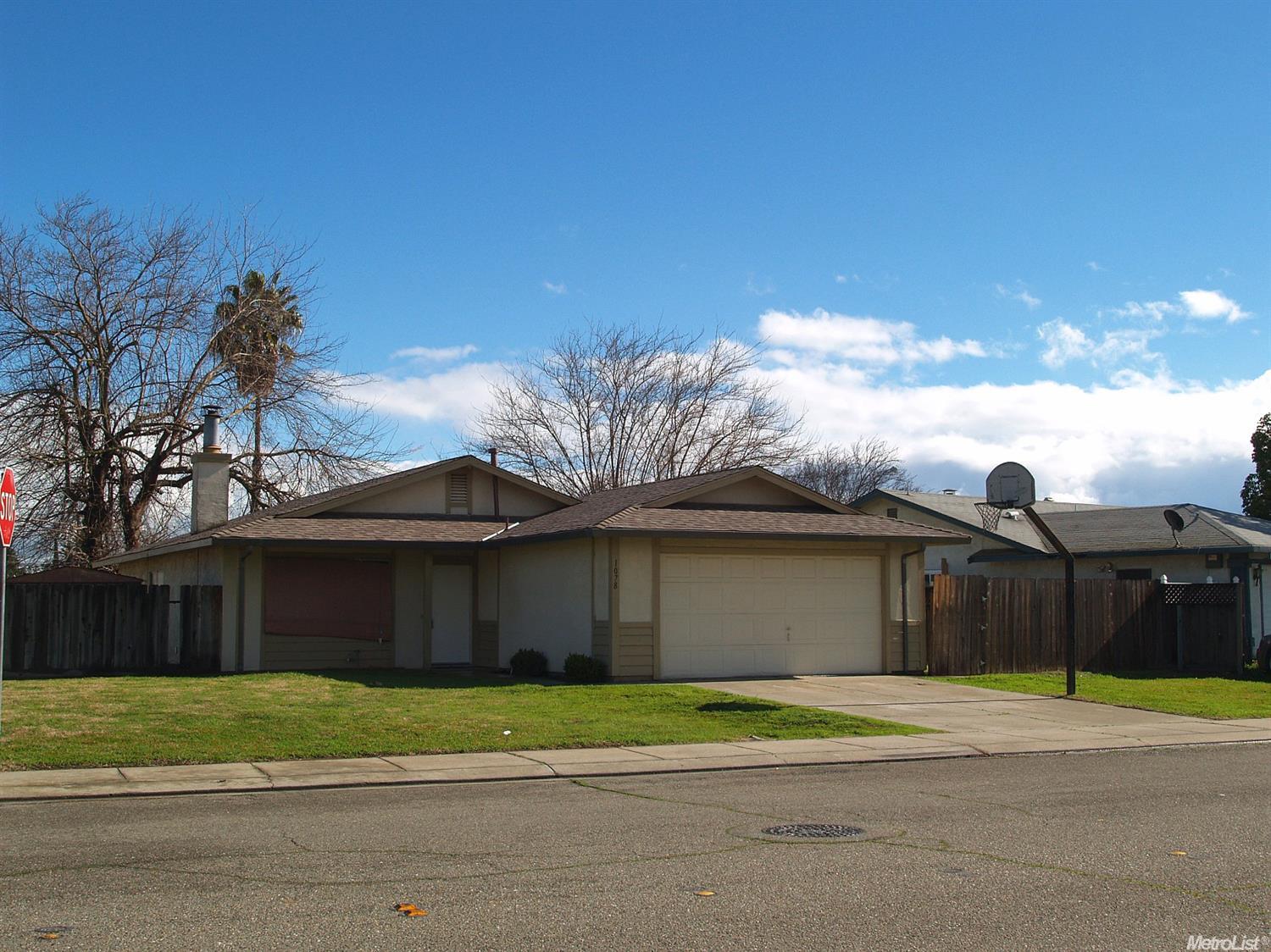 1078 Phillips Dr, Manteca, CA 95336 photo 1