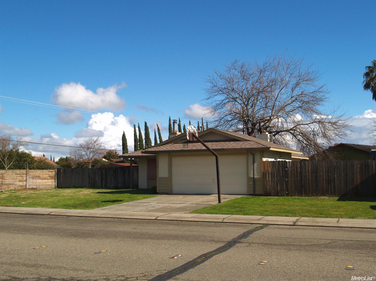 1078 Phillips Dr, Manteca, CA 95336 photo 3