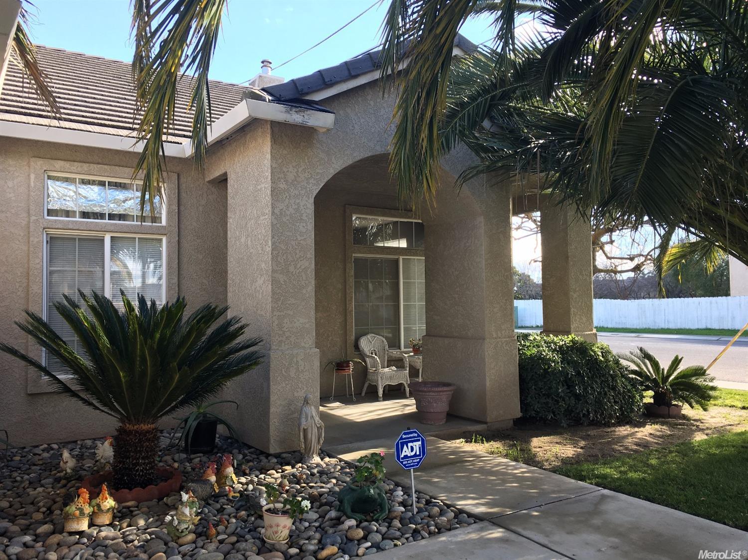 512 Victory Ave, Manteca, CA 95336 photo 2