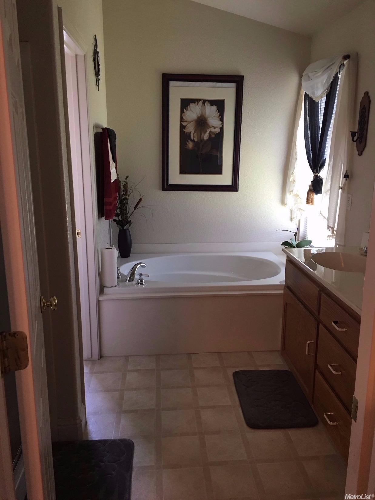 512 Victory Ave, Manteca, CA 95336 photo 9