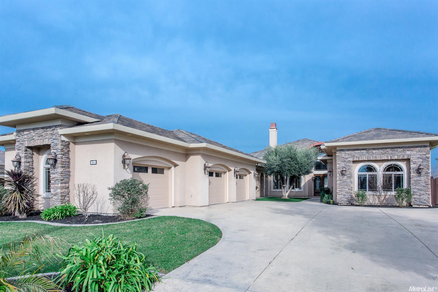 1002 N Canyon Dr, Modesto, CA 95351 photo 1