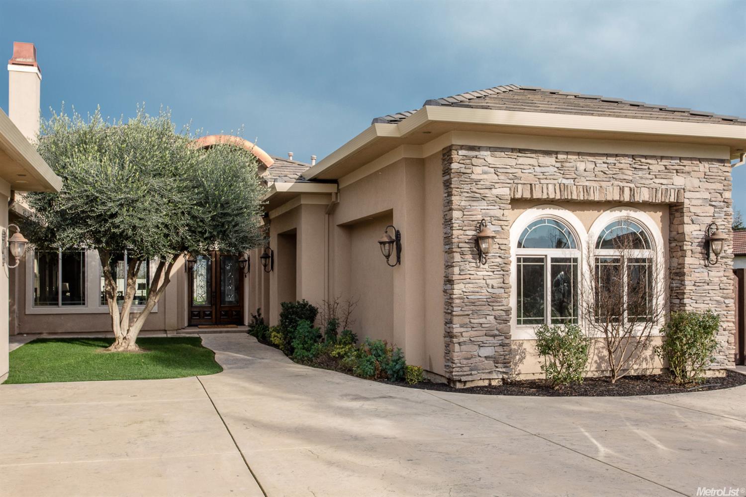 1002 N Canyon Dr, Modesto, CA 95351 photo 4