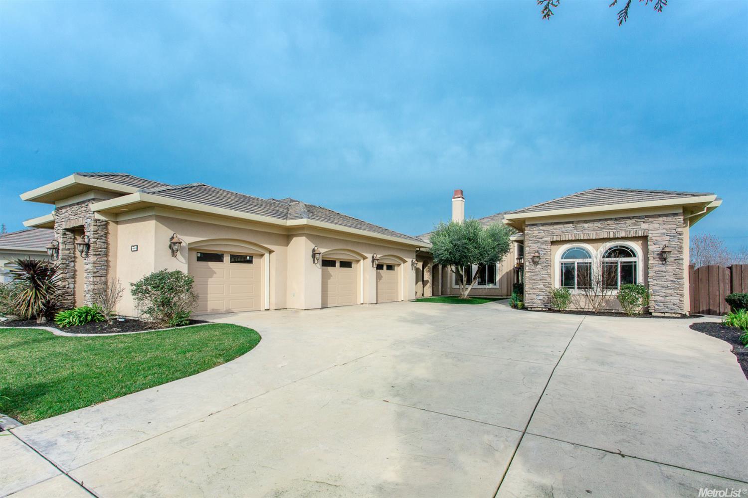 1002 N Canyon Dr, Modesto, CA 95351 photo 2