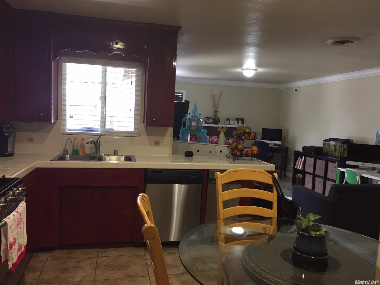 1700 Primrose Ln, Modesto, CA 95355 photo 9