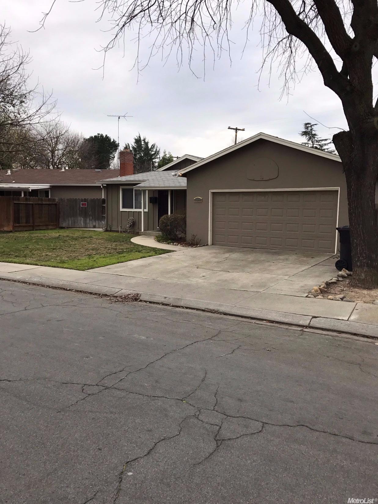 1924 Debonaire Dr, Modesto, CA 95350 photo 8