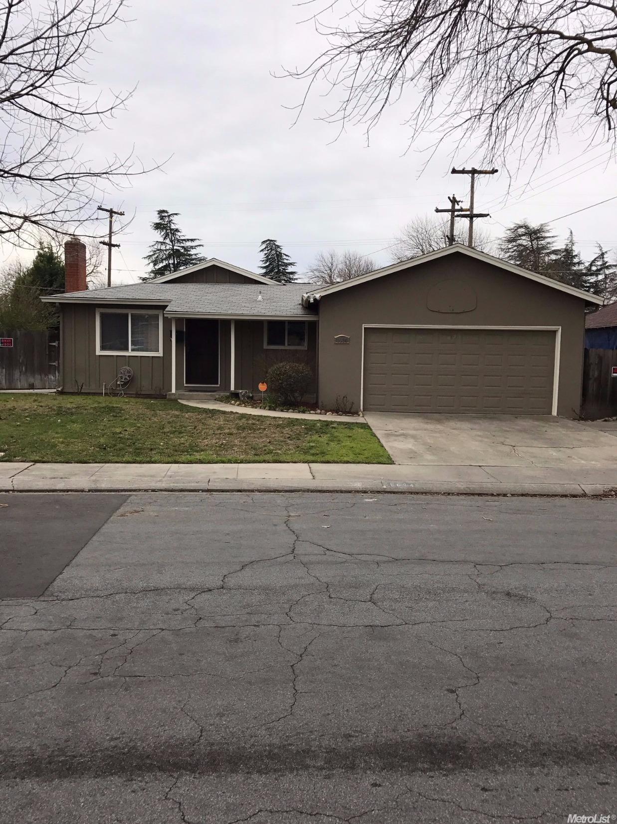 1924 Debonaire Dr, Modesto, CA 95350 photo 1