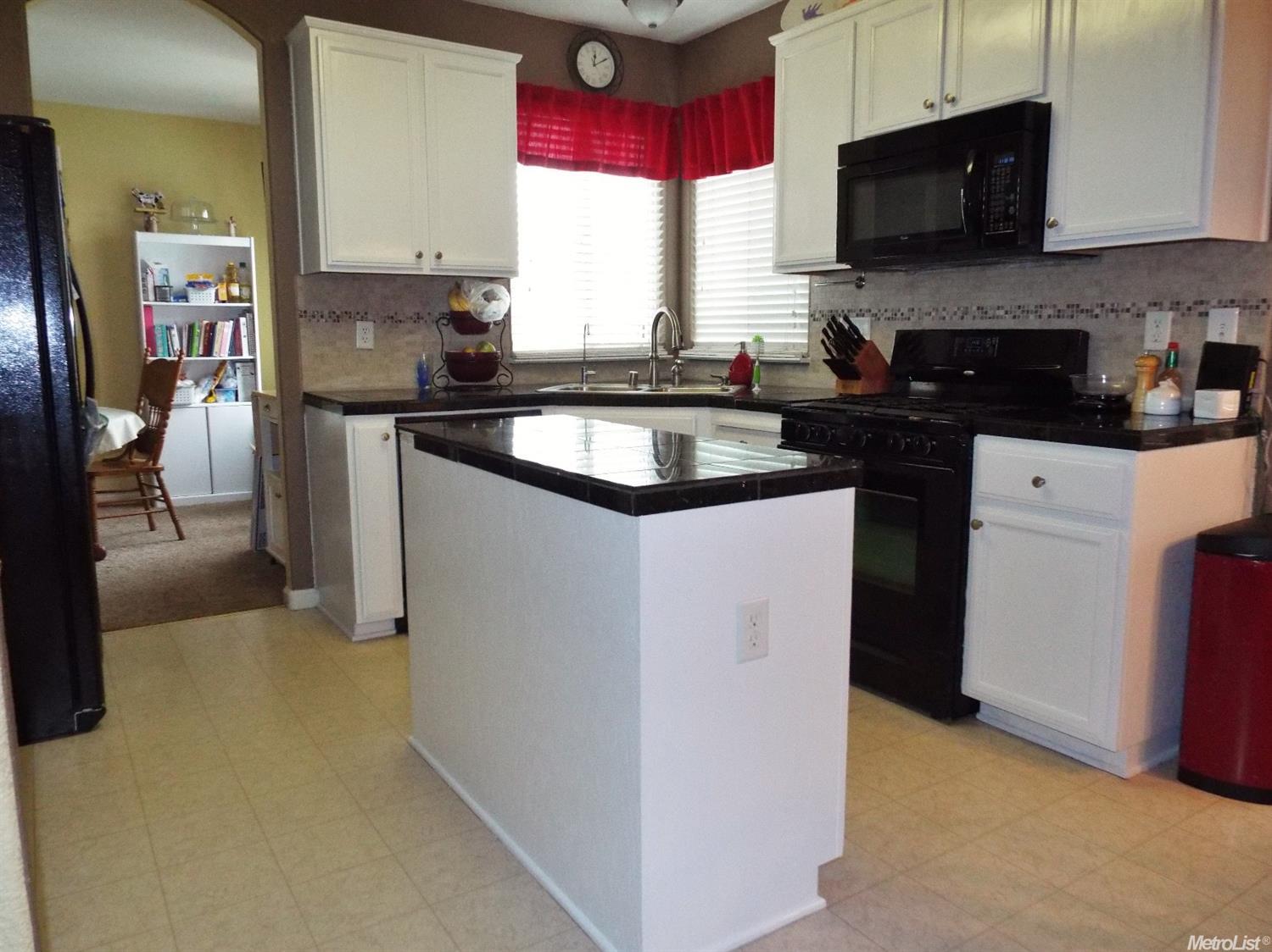 1704 Via Milano, Gustine, CA 95322 photo 8