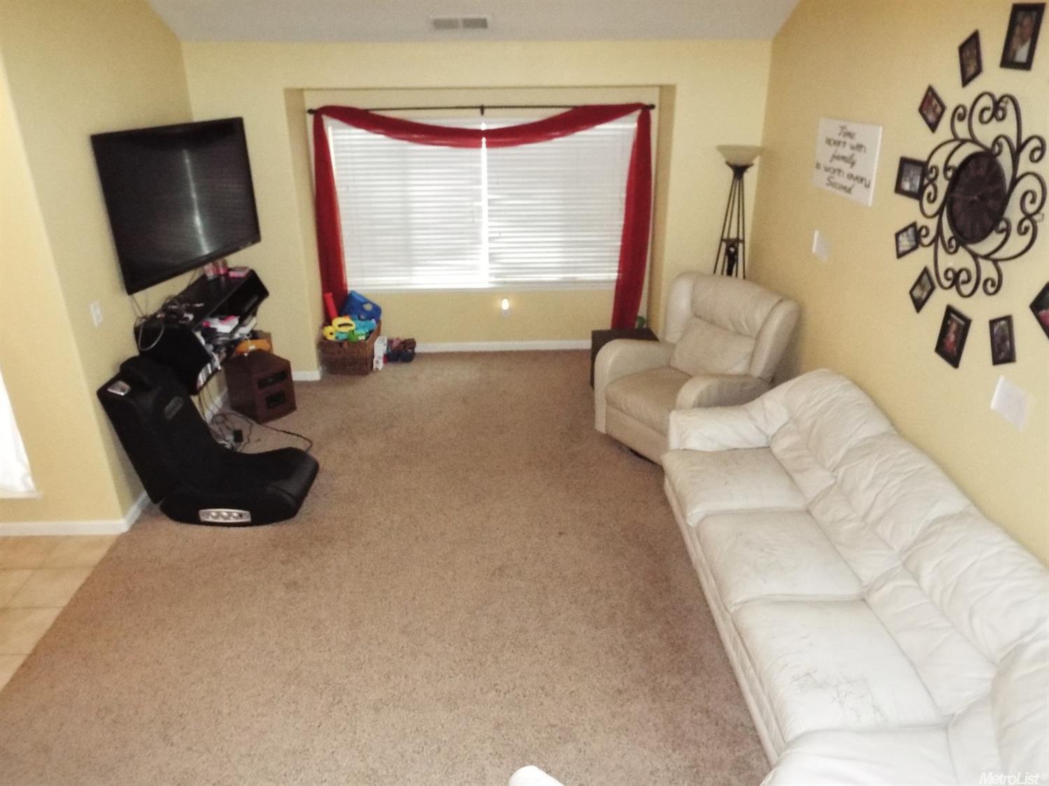 1704 Via Milano, Gustine, CA 95322 photo 2