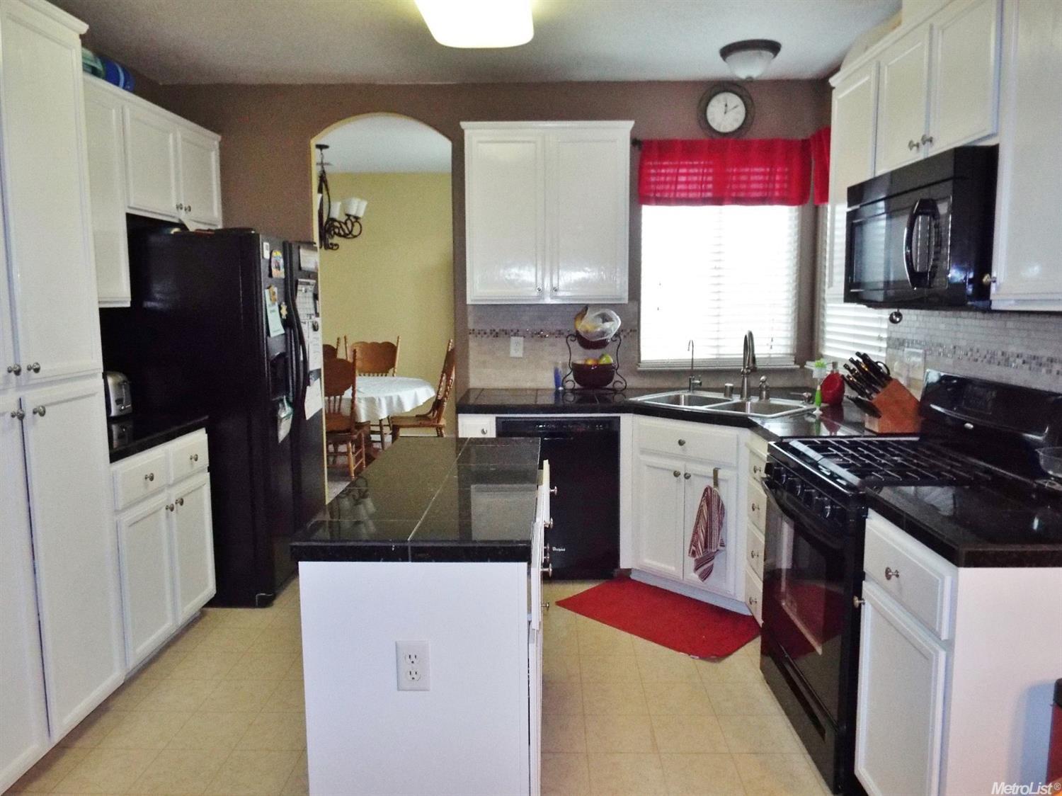 1704 Via Milano, Gustine, CA 95322 photo 7