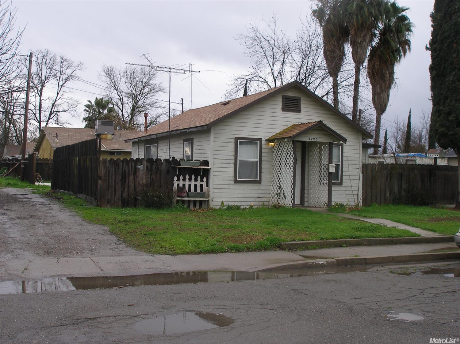 1725 Merced St, Dos Palos, CA 93620 photo 2