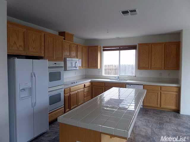 720 Vasconcellos Ave, Manteca, CA 95336 photo 2