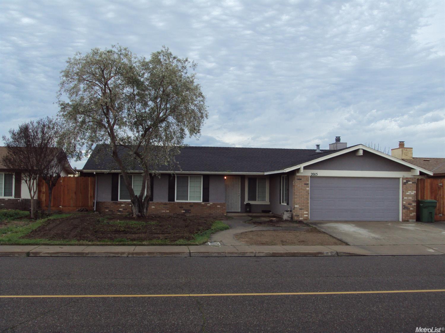2015 Joett Dr, Turlock, CA 95380 photo 1
