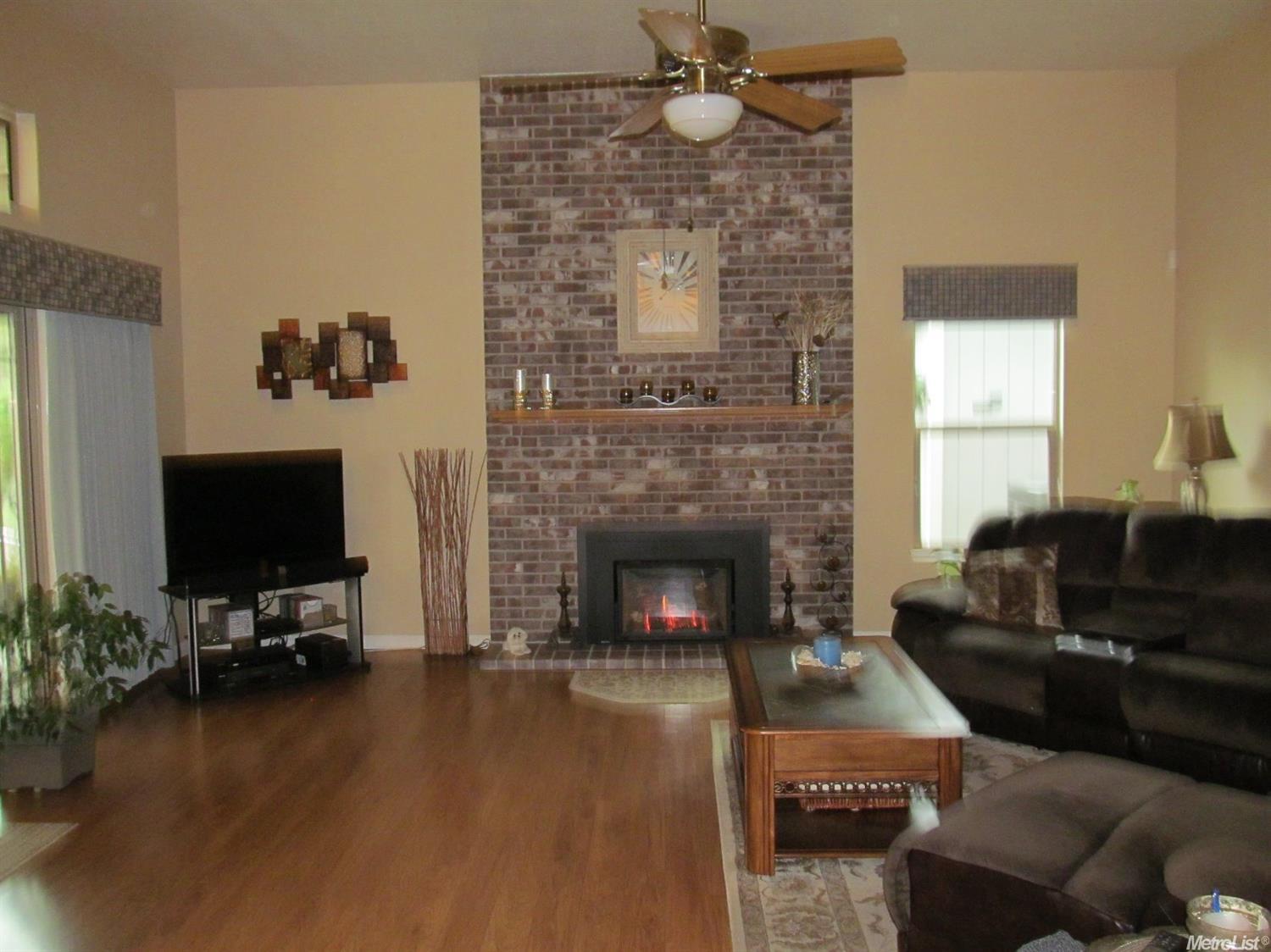 360 Emerald Oak Dr, Galt, CA 95632 photo 2