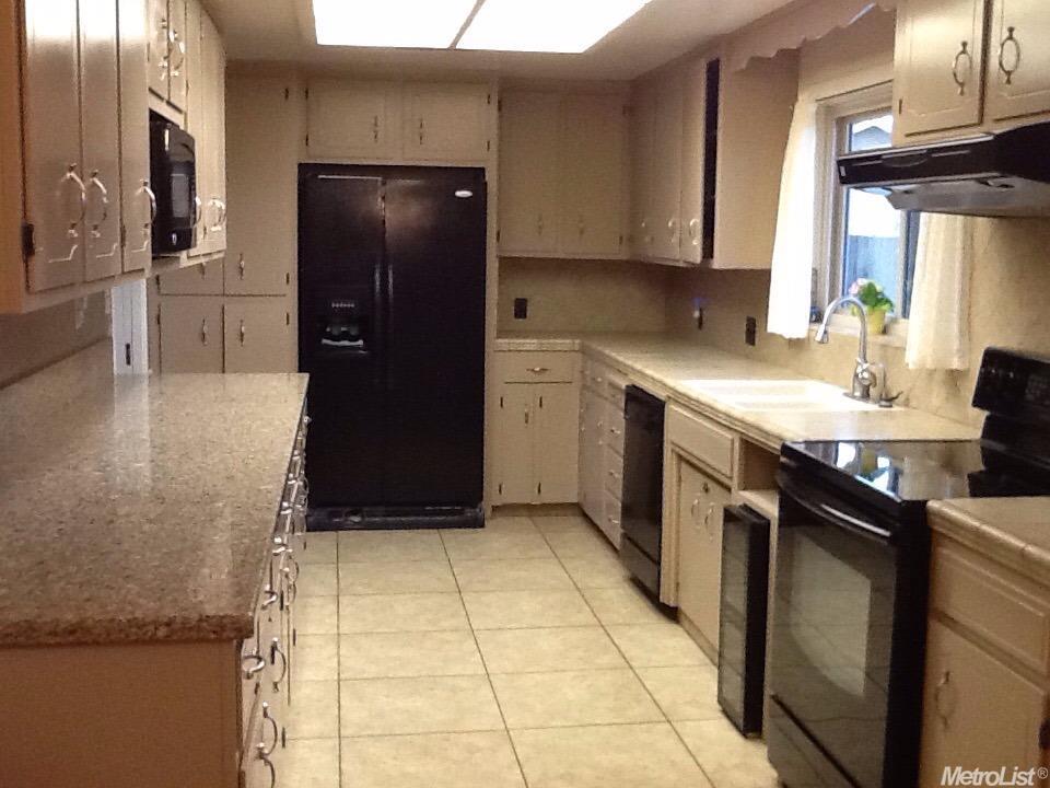 3537 E Orangeburg Ave, Modesto, CA 95355 photo 8