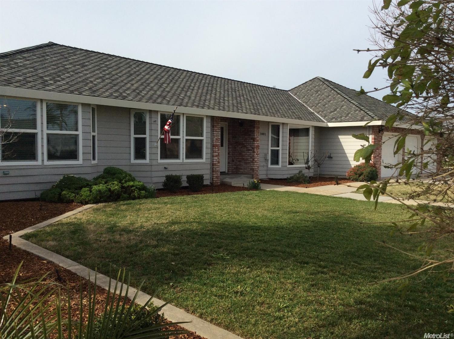 1001 Riesling Dr, Modesto, CA 95351 photo 2
